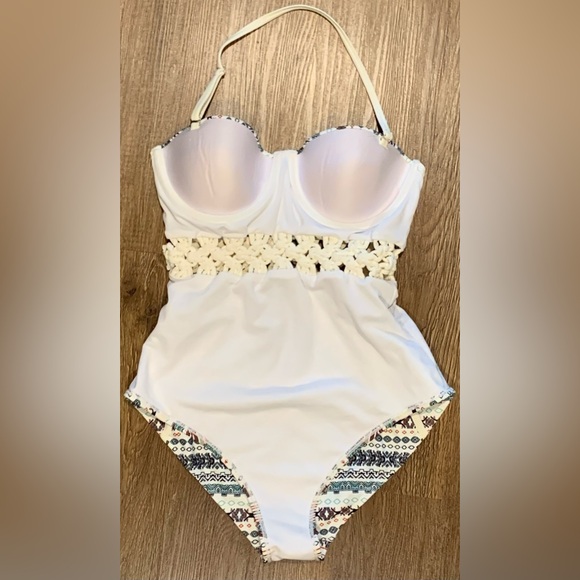 NO LONGER AVAILABLE - Picture 6 of 11